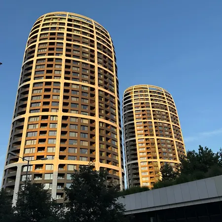 Sky Park By Zaha Hadid- Modern With Garage شقة براتسيلافا