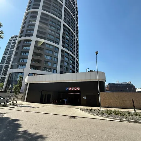 Sky Park By Zaha Hadid- Modern With Garage Lejlighed *