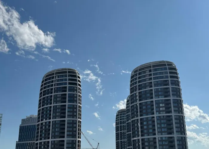 Sky Park By Zaha Hadid- Modern With Garage شقة براتسيلافا