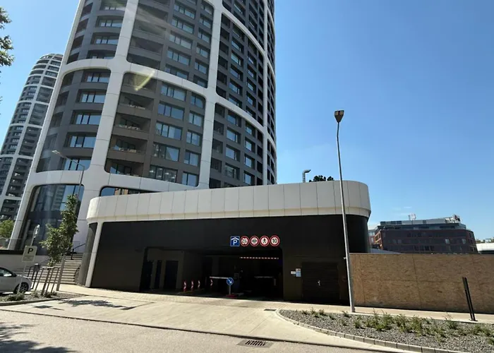 Sky Park By Zaha Hadid- Modern With Garage شقة *